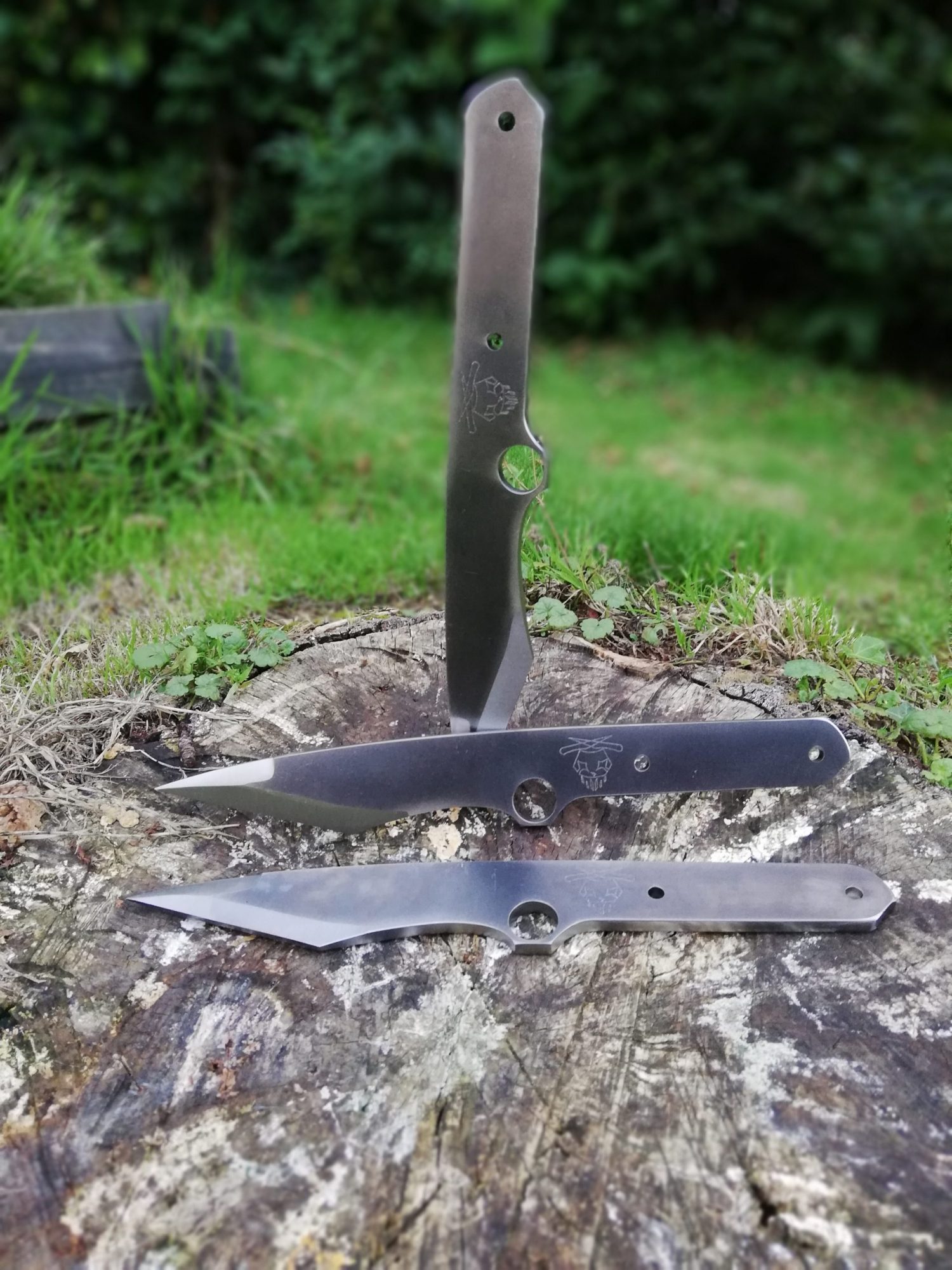 Couteau de lancer de compétition fabriqué en Normandie (France).