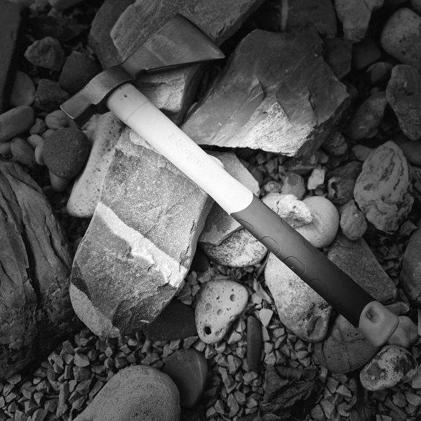 L'Invulnérable hache de lancer pour les bars de hache