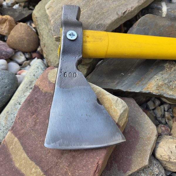 L'Invulnérable hache de lancer pour les bars de hache